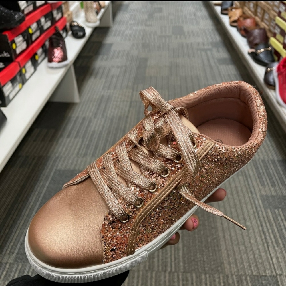 ‼️CLEARANCE PRICE FIRM‼️Rose Gold Glitter Sneaker🔥 - Picture 2 of 7